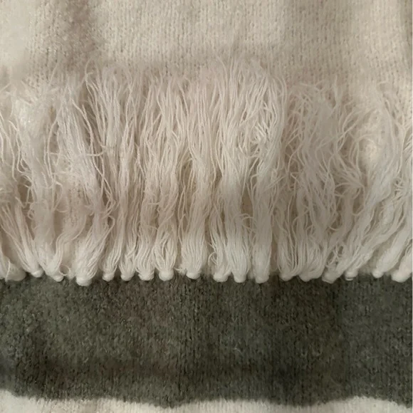 Pink Lily fringe sweater - Picture 2 of 2